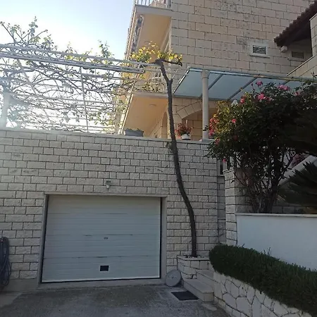 Peric West Appartement *